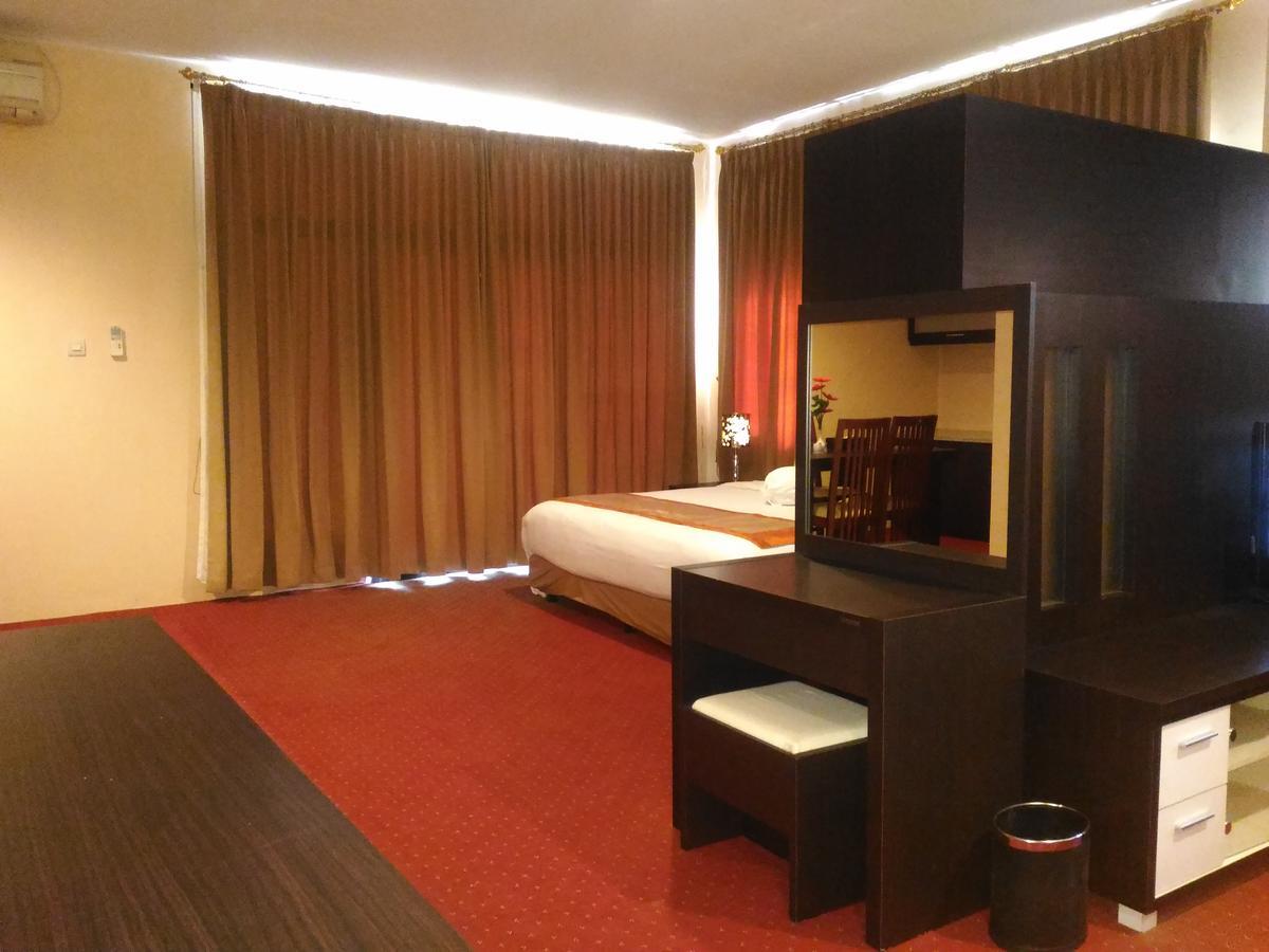 Grand Royal Taliwang Hotel Habitación foto